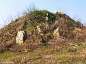 Een foto van een puinhoop verwoestte eeuwenoude fundamenten van een verdedigingsbolwerk in Hasselt.